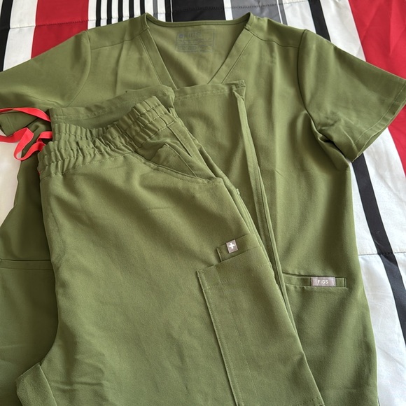 FIGS Scrub Set - Picture 4 of 4